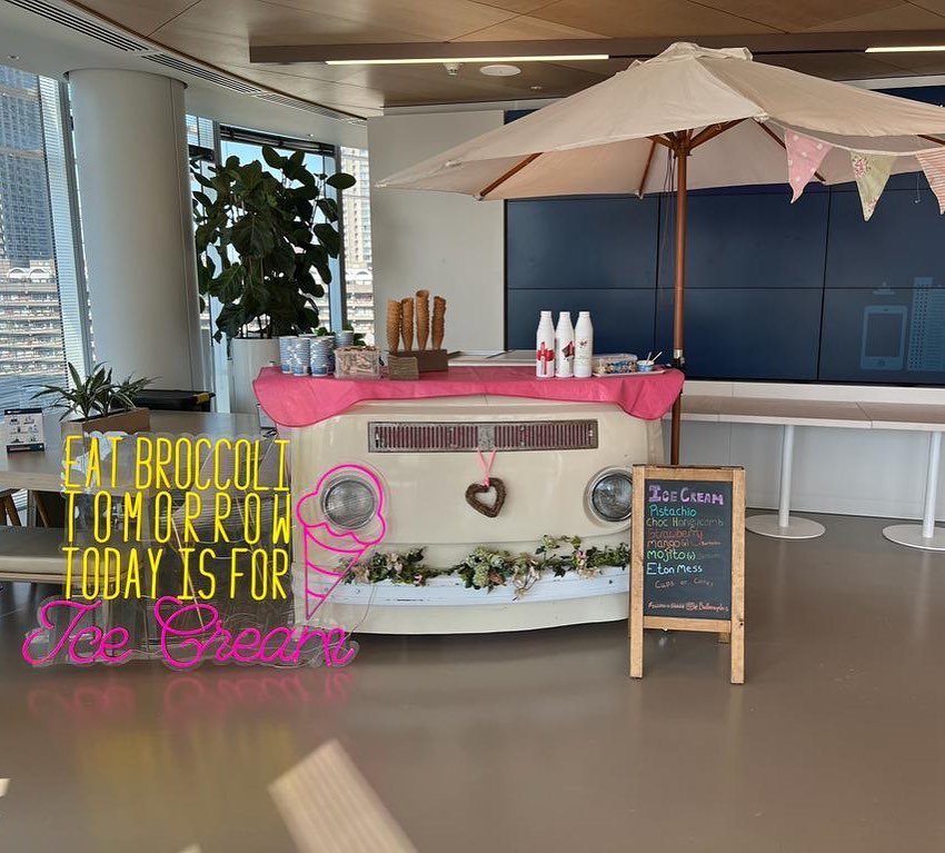 All set up at osborneclarkeuk for today’s corporate treat. Ice cream on a hot day is perfection!
.
#icecreamcart #londonicecream #icecreamcartlondon #londonicecreamcart #campervanicecream  #corporatetreats #corporaterewards #stafftreats #londonoffice
