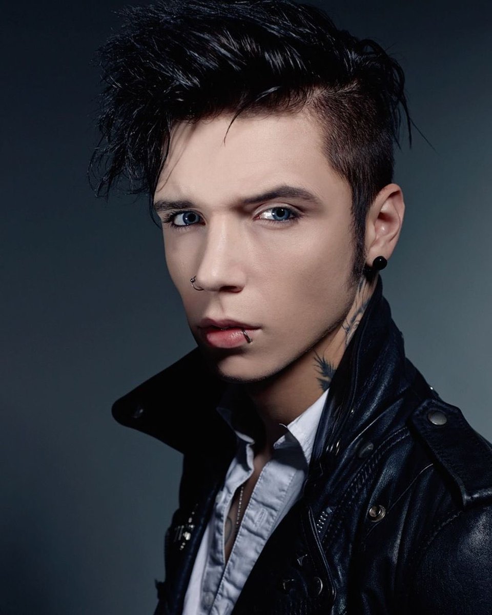 HRose58's tweet photo. #THROWBACK:
@andyblack @AltPress photoshoot taken by @jonathan.weiner in 2013.
#andybiersack #andyblack #blackveilbrides #bvb #altpress #alternativepress #jonathanweiner
Credit photographer if you share & please do not edit photos.
@GhostWhoHaunts https://t.co/bAkyNl5YV8
