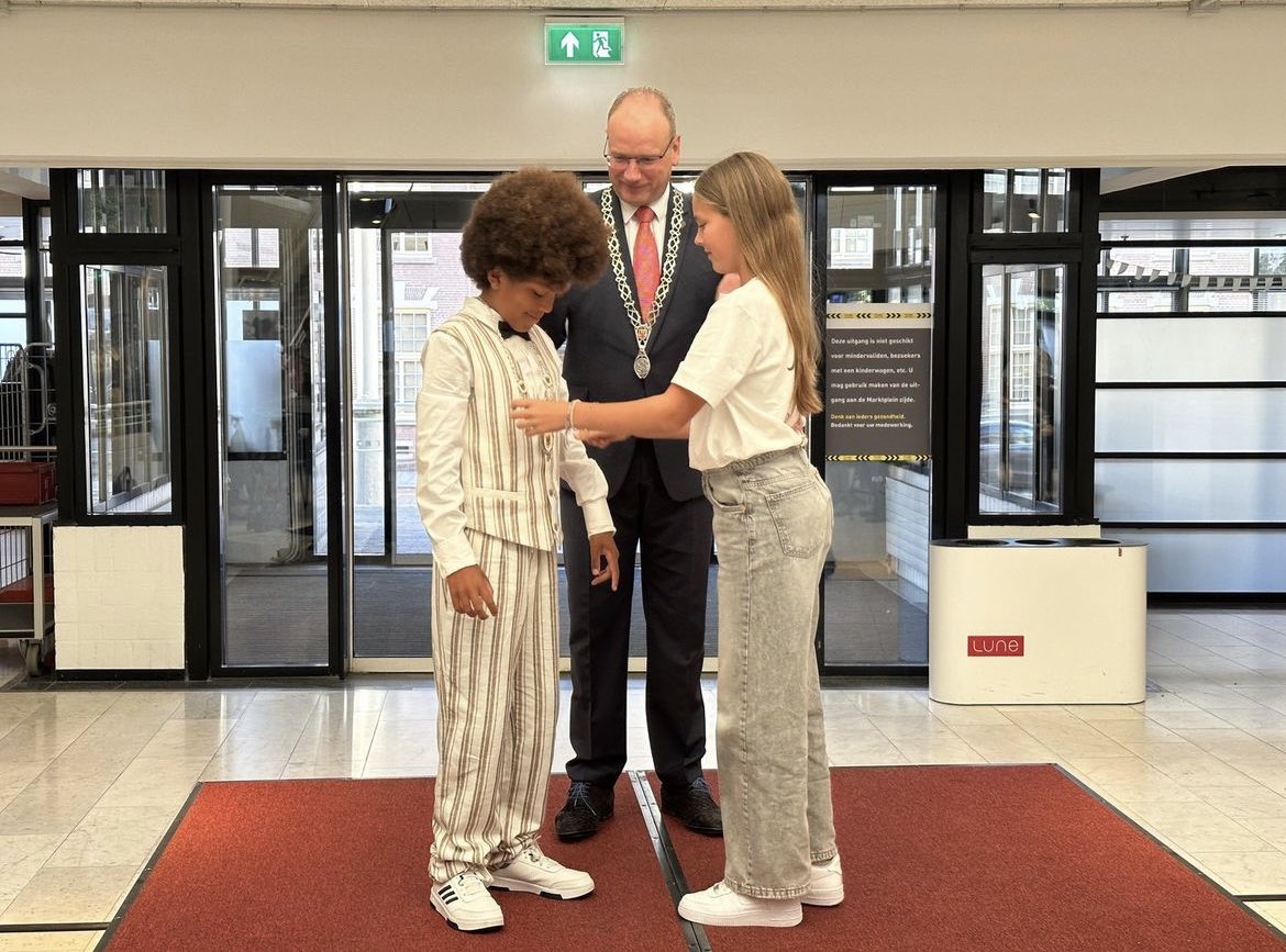 Gefeliciteerd Jahnaoh! Onze nieuwe kinderburgermeester van Apeldoorn. Wij willen Jolie graag bedanken voor het afgelopen jaar.