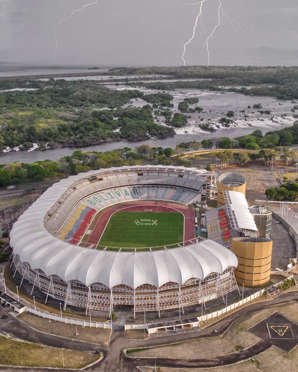 salmadrone's tweet photo. ¿Cuál de estas fotos del Cte Cachamay es tu favorita? 😍
Por cierto, hoy será el primer partido de nuestra Vinotinto para las Eliminatorias del Mundial 2026. 🔥🙏🏻
Sígueme: @salmadrone 📸
Pto Ordaz 📍
#lavinotinto #futbol #ctecachamay #venezuela #desdearriba #ciudadguayana https://t.co/LVsQhwVQg5