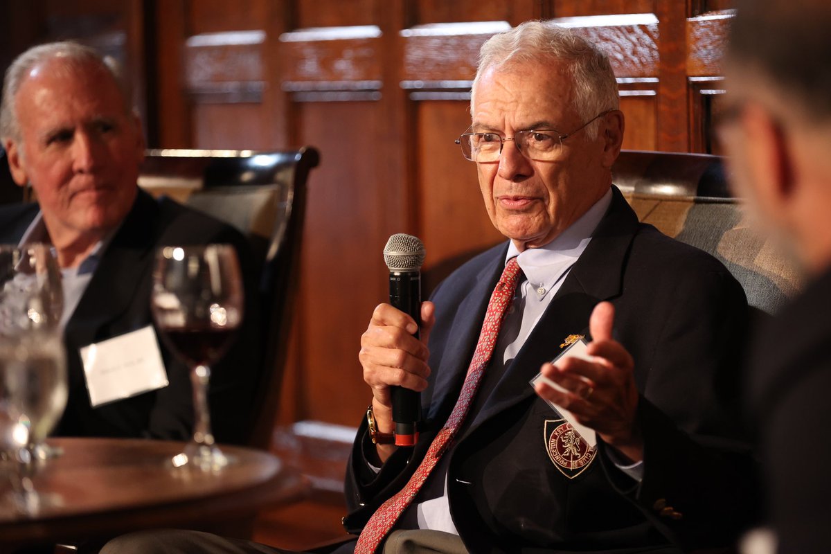 An incredible end to an incredible first day of our symposium. Dr. Sultan leads a fireside chat with Dr. Heros, Dr. Laws, and Dr. Moret spanning lessons learned over the arc of their careers. 

#HarvardCVSB #DivingforPearls #Neurosurgery #Cerebrovascular #SkullBase