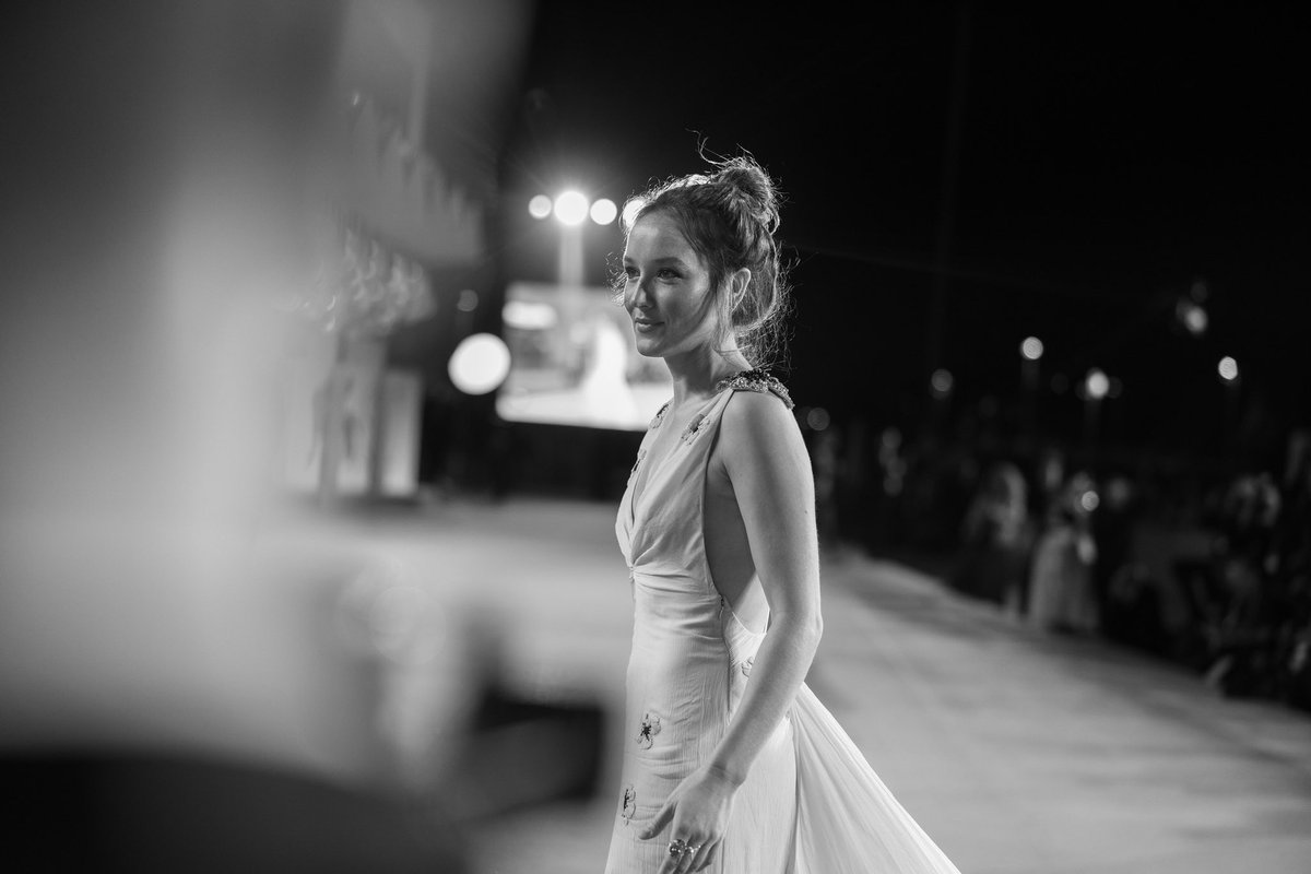 la_Biennale's tweet image. #BiennaleCinema2023 On the Red Carpet of #Daaaaaali it’s impossible not to have fun: the energy of @oizo3000, #AnaïsDemoustier, #ÉdouardBaer is contagious tonight!