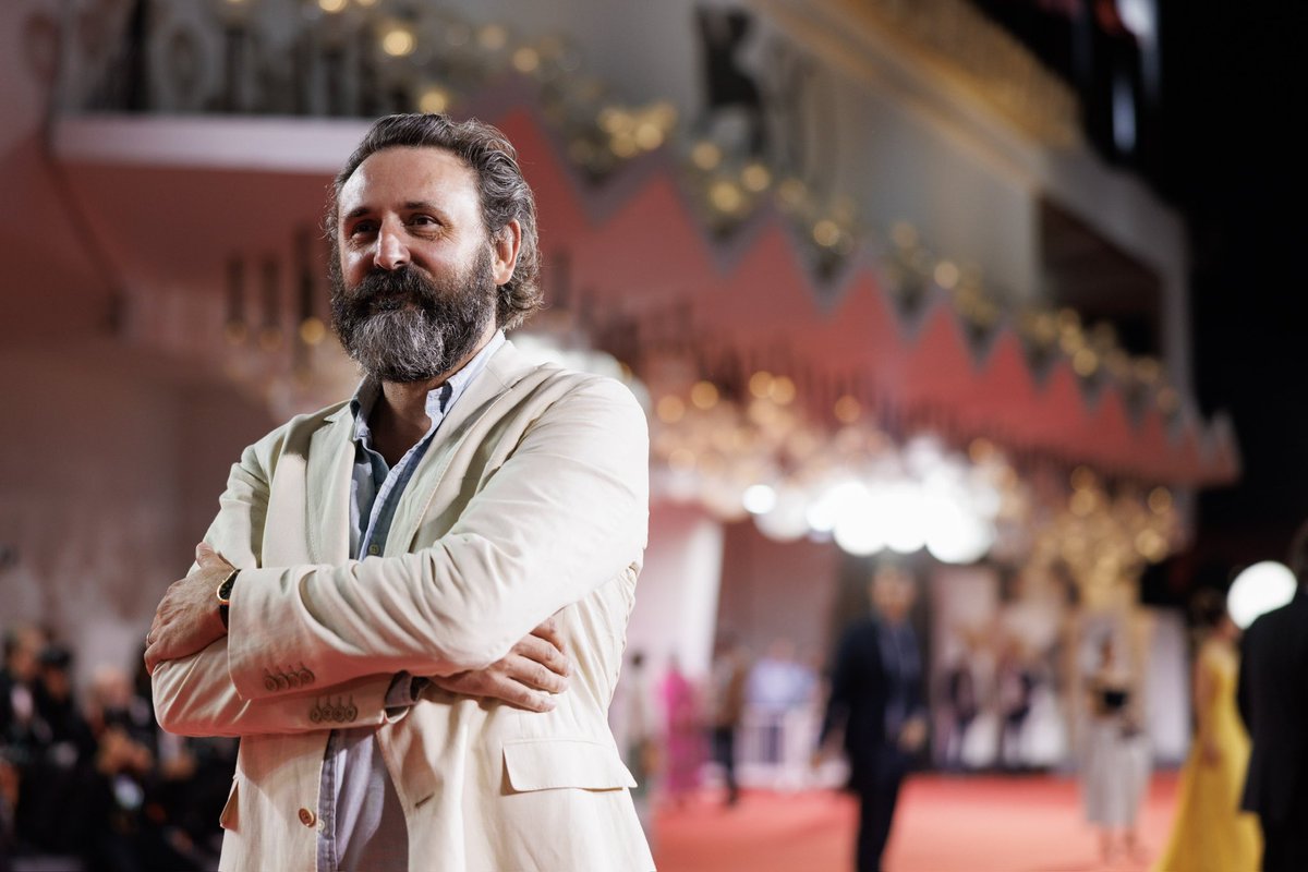 la_Biennale's tweet image. #BiennaleCinema2023 On the Red Carpet of #Daaaaaali it’s impossible not to have fun: the energy of @oizo3000, #AnaïsDemoustier, #ÉdouardBaer is contagious tonight!