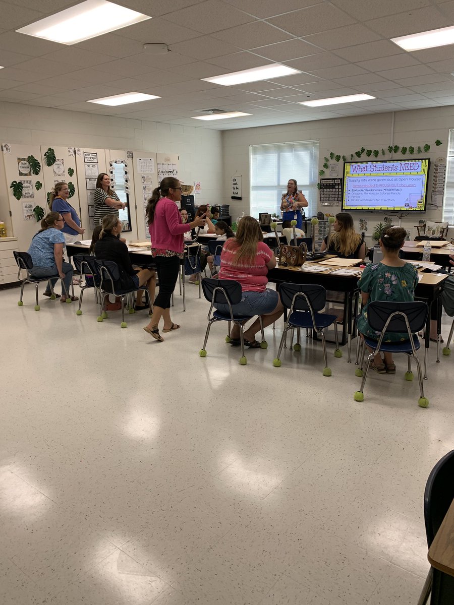 tarabishop_EdD's tweet photo. Second and third grade parents discussing testing expectations and RTA Pathways. #soaringtonewheights
#rockfishravens
#wearehoke
#oneteamonegoal https://t.co/rddhGH6qBh