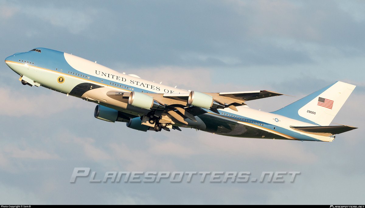 EISNspotter's tweet photo. 🇺🇸 US Air Force VC-25A #ADFDF9 92-9000
🇺🇸 US Air Force C-32A #AE4AEC 09-0018

POTUS aboard #AF1 in the climb out of 🇺🇸 Joint Base Andrews (KADW) along with #SAM46 en route to 🇩🇪 Ramstein Air Base (ETAR) for a fuel stop before heading to the G20 Summit in 🇮🇳 New Delhi. https://t.co/0gq0uKgVLD