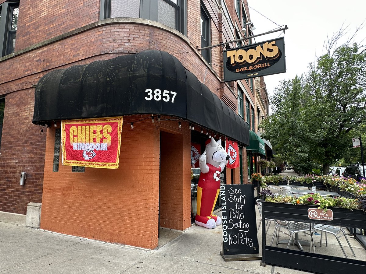 ChiefsChi's tweet photo. The wait is over! @Chiefs football is on @SNFonNBC and thereβs no better place to watch in Chicago than right here @ToonsChicago! Get here early!!!
#Kickoff2023 #ToonSquad #ChiefsKingdom https://t.co/LgjUJjB7oQ