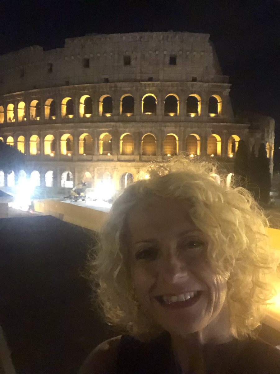 CristinaDiAngel's tweet photo. Simone amava venire qui al Colosseo e stasera questo sorriso è per lui che da lassù mi sta guardando !!!🌟❤️
Ti Amo amore di mamma …❤️❤️🔥❤️ (Mi manchi 🥲)
#simonesperduti
#vittimadellastrada
#19anni
#roma
#24agosto2022
#tifosoromanista
#noalcoledroghe
#piusicurezzastradale https://t.co/YuKN970waf