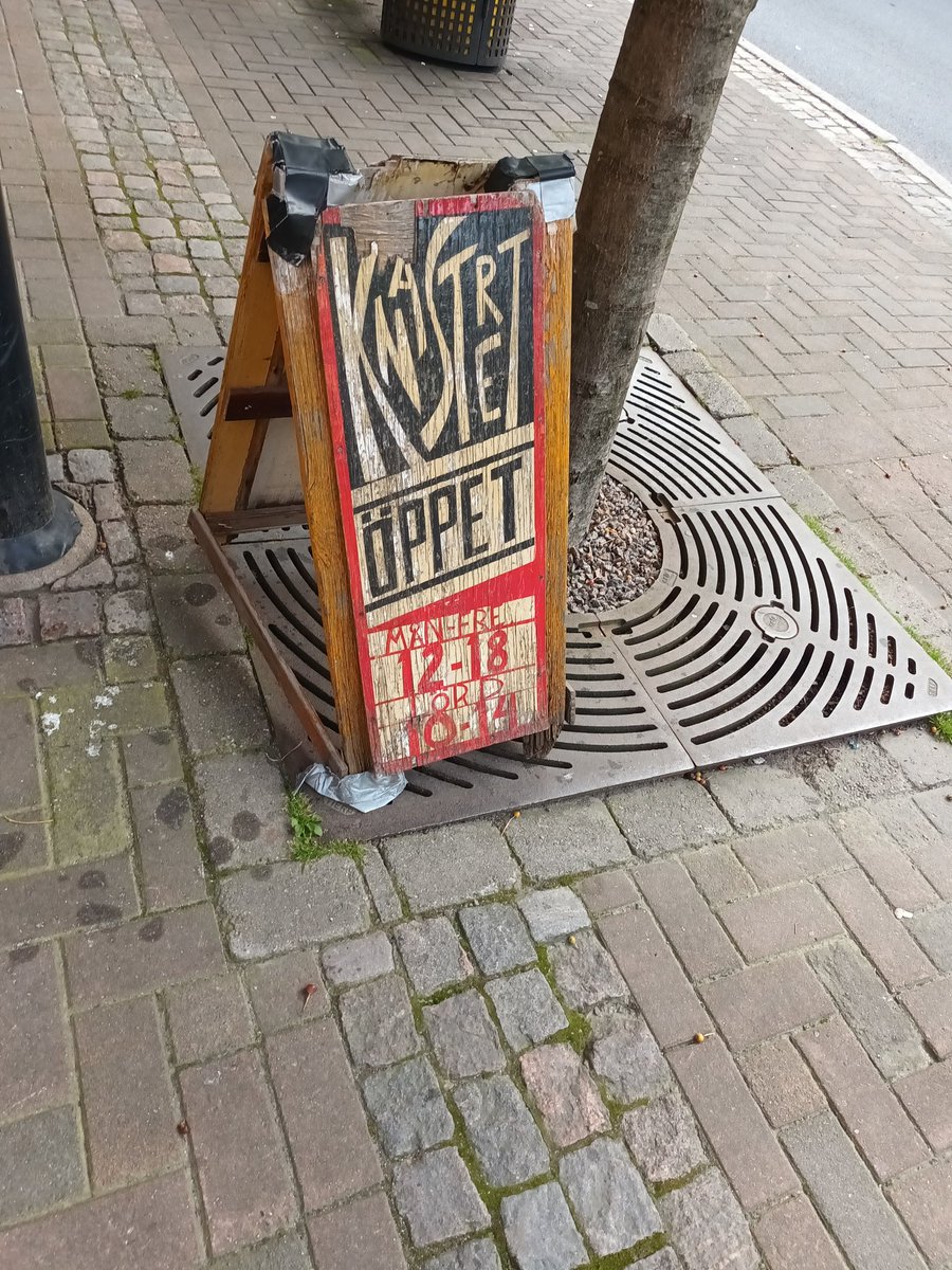 kristallnaach's tweet photo. Und auch hier im #Plattenladen
klare Kante: #NazisRaus! Danke!
#Skivor #Schallplatten #Vinyl
😍 #Karlstad 🇸🇪 #Knastret
#Elchenländle23 #Schweden
#Vänern-#See 🇸🇪 #Värmland https://t.co/Bws8rNwlEe