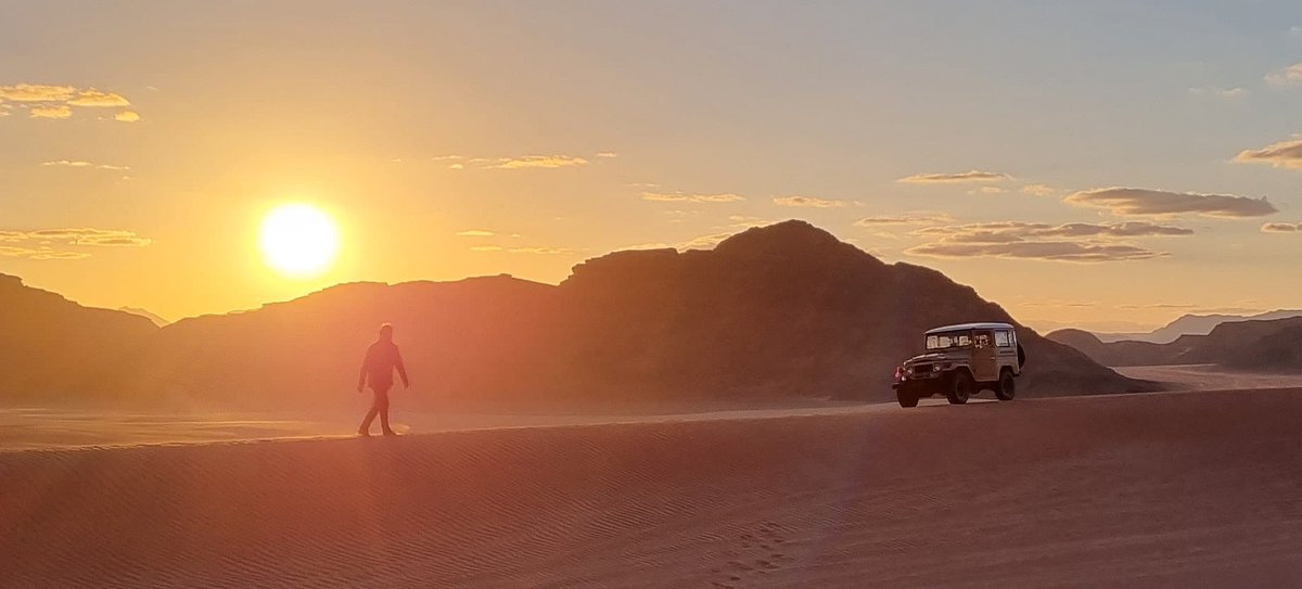 albertoangela's tweet photo. Assistere al tramonto nel deserto della Giordania ti fa ascoltare la sinfonia della natura che si mescola al peso della storia per un’esperienza di viaggio capace di farti vivere, ogni giorno, nuove emozioni. #Ulisse https://t.co/xQ83ph44ac