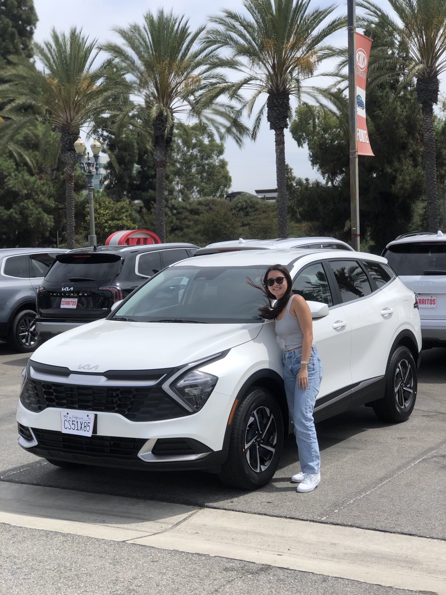 Congrats to Emily Ong😍 She signed a brand new lease on a beautiful 2023 Sportage Hybrid! Special thanks to Adrian for making the process easy!🙌