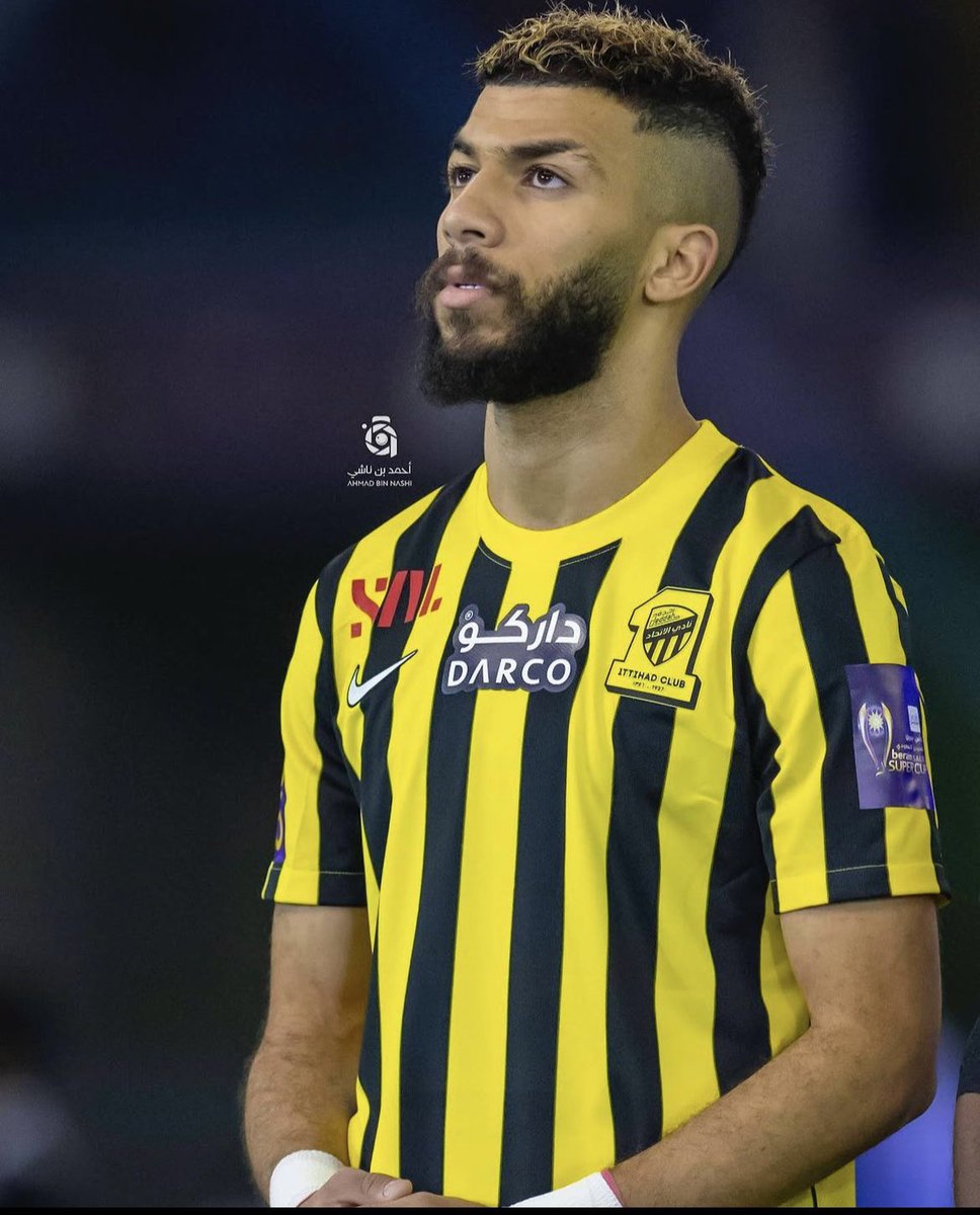 #عوده_العبود_مطلب_الاتحاديين 
العبود كان لاعب الاتحاد المميز
ترك بصمه رائعه مع العميد 
لاعب محلي بتقنيات عاليه
نطالب بأي شي يخدم نادينا