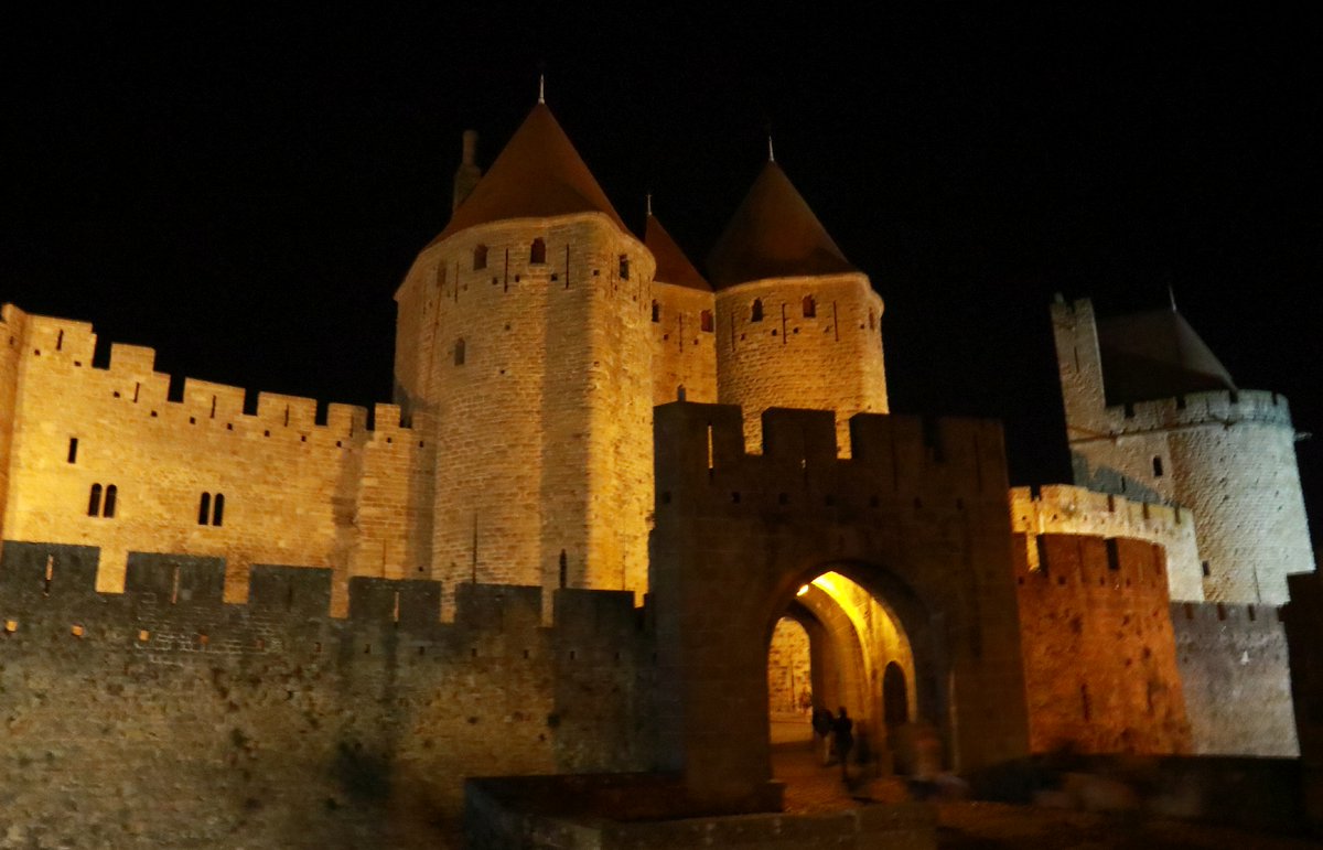 JillHpdc's tweet photo. #FrenchDiary day 4
La Rochelle to Carcassonne and a first (rather fuzzy) look at the mediaeval city π° https://t.co/E31iq4NNib