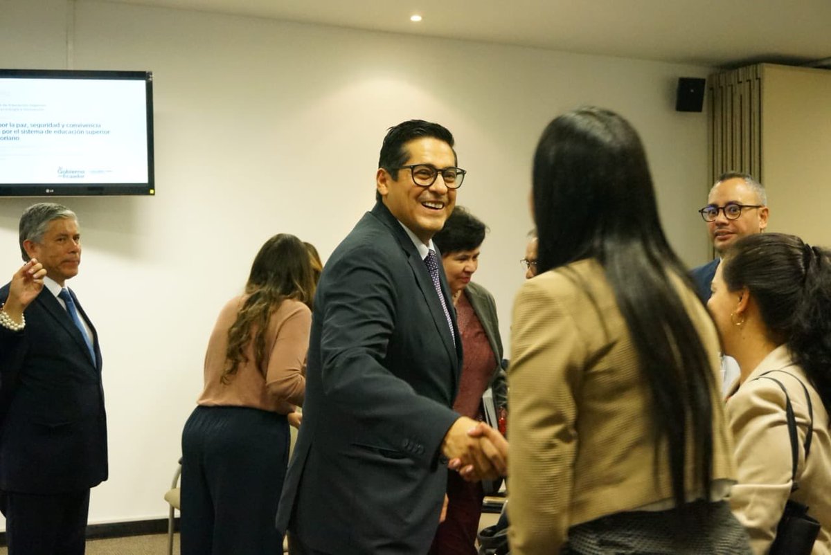 PabloBeltran_A's tweet photo. 👥| Junto a autoridades y delegados de las instituciones de educación superior del país participé en el taller de elaboración del “Plan por La Paz, Seguridad y Convivencia Social por el Sistema de Educación Superior Ecuatoriano”, desarrollado en @FLACSOec. https://t.co/X56DmfhQUL