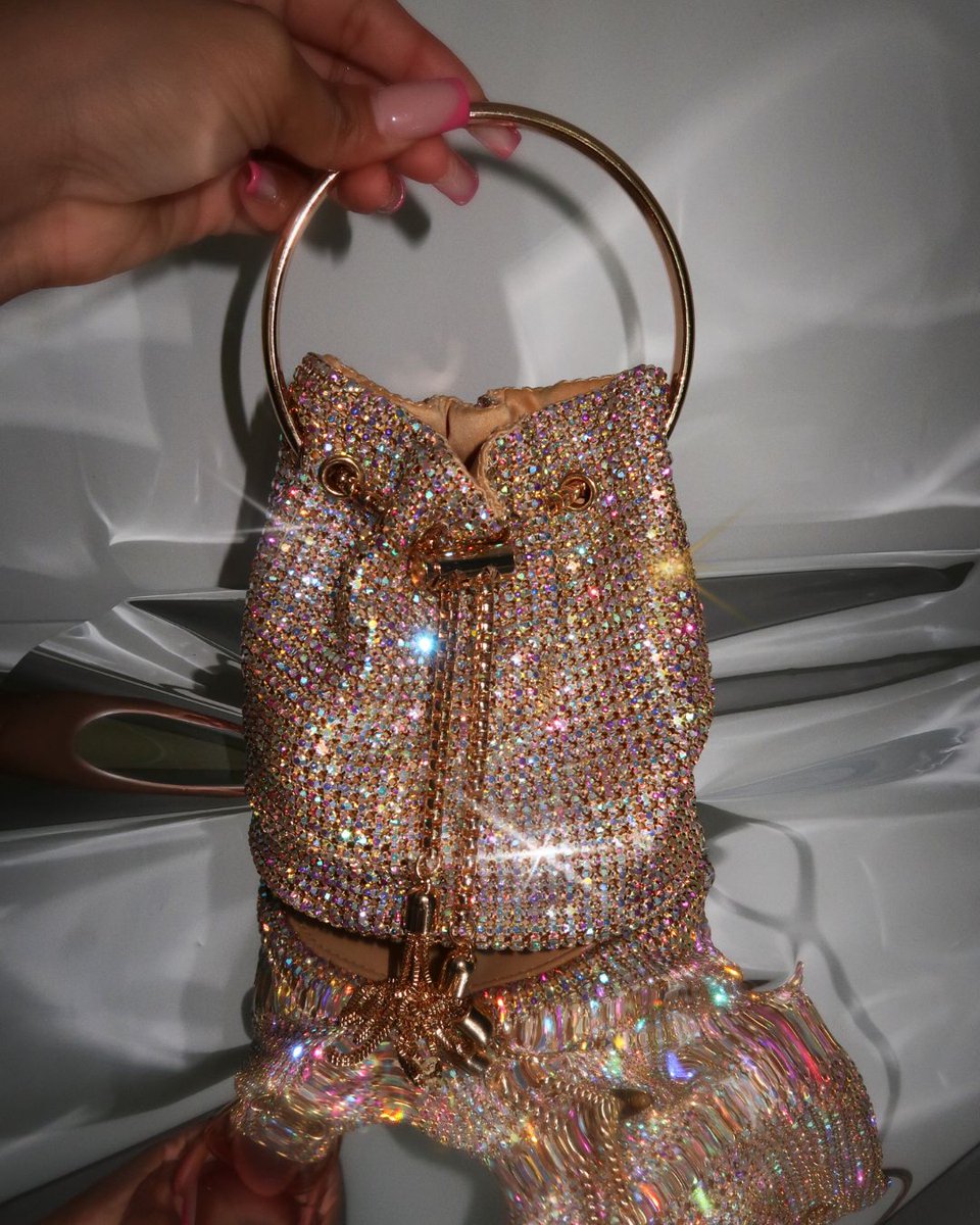GITIONLINE's tweet photo. Bring The Bling With You Everywhere You Go 💎 

Check Out Our Accessories Collection ✨⁠
🔎:Catch Your Attention Handbag
📲 https://t.co/WtIawZNubZ

#gitionline #gitigirl #fashionthatflexes https://t.co/4YQVBNY2CM