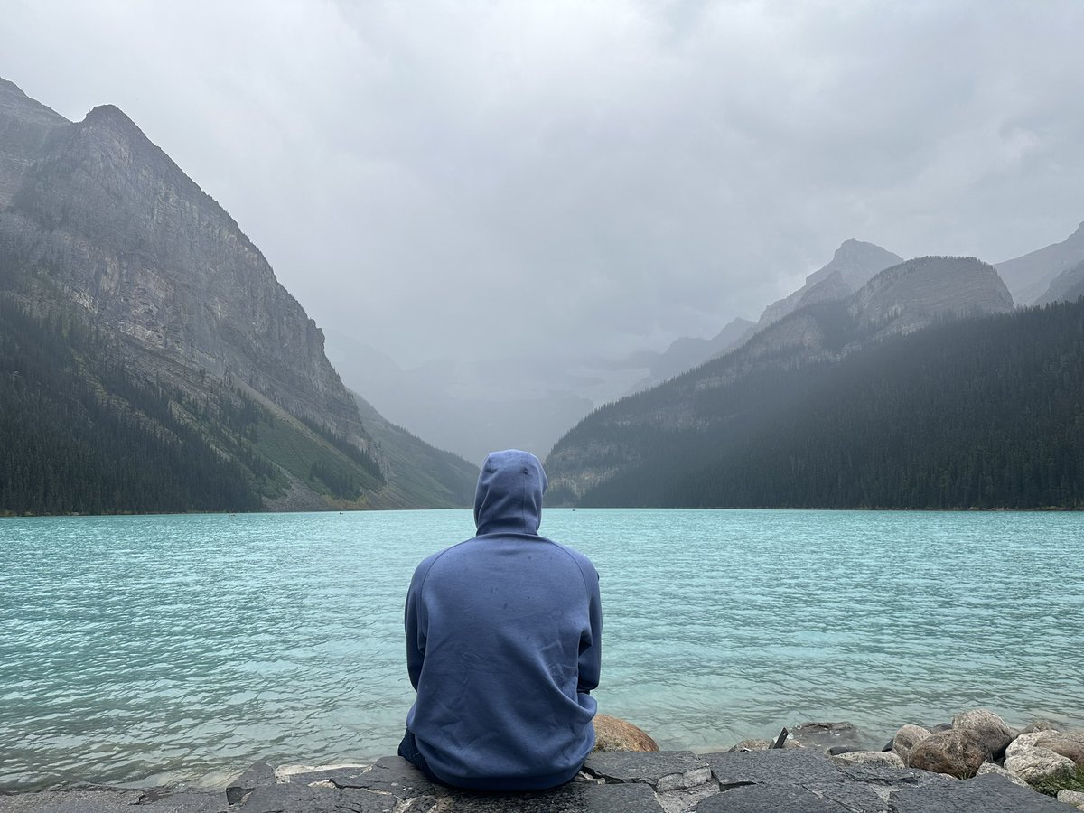 BandlaNotGanesh's tweet photo. Looks like an ART everywhere « Alberta Canadian Rockies » https://t.co/6LlBWC4VAw