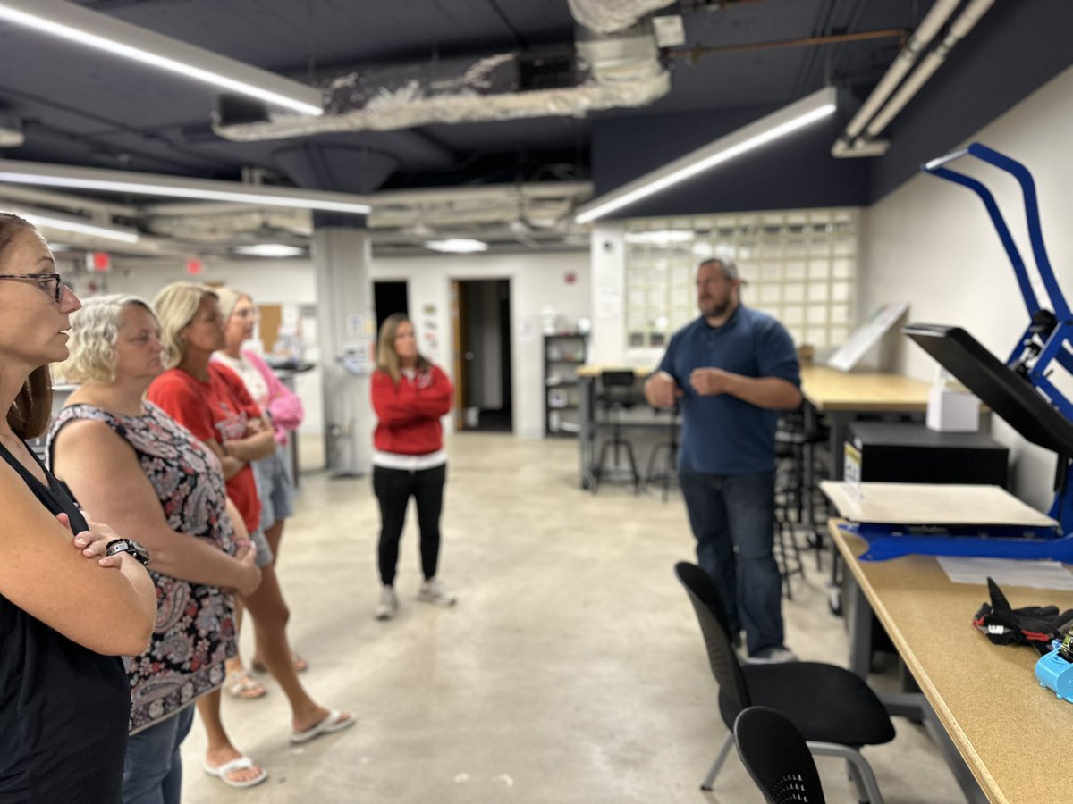 k_curriculum's tweet photo. 1st grade touring Troy’s Maker Space! @SchoolsTroy @chrispiper_ohio @Troy_BOE https://t.co/eQ9ZMq35wO