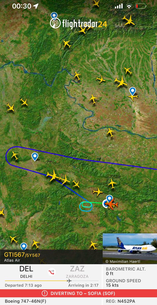 Сериозен еър трафик тази вечер над София - първо Париж-София, сега Тел Авив-София. Само АтласЕър от Делхи за Сарагоса не разбрах защо кацна в София по никое време…