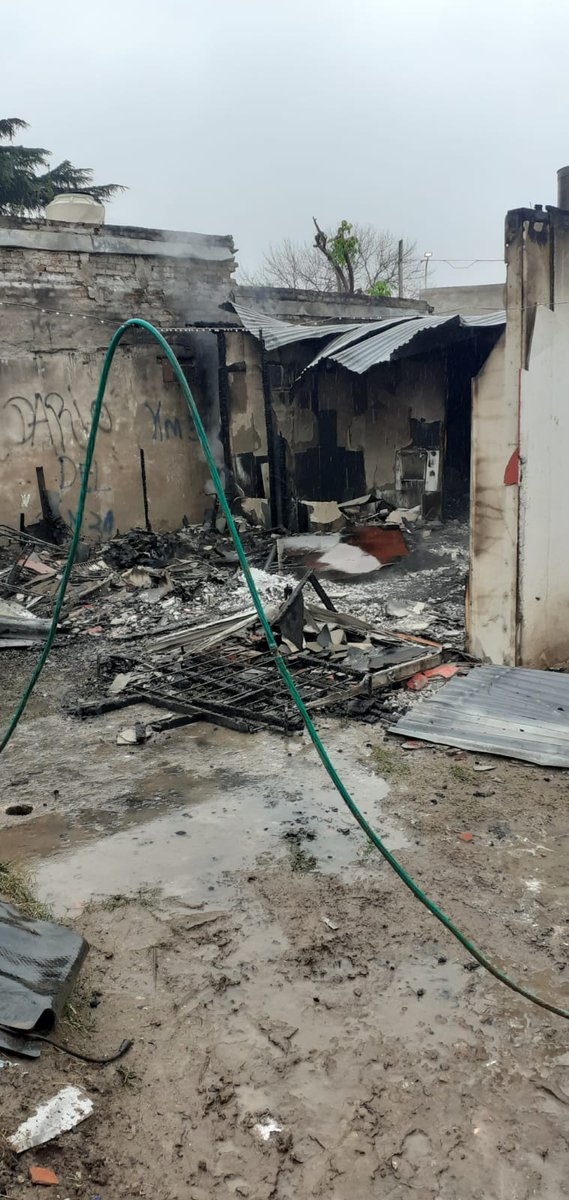 alexadelgaddo's tweet photo. Holi, se incendió la casa de mi prima y mi ahijadito. Les pido si pueden ayudar compartiendo💜 cualquier donación suma. También puedo ir a buscar lo que sea. Gracias! https://t.co/OSJesCbkpe