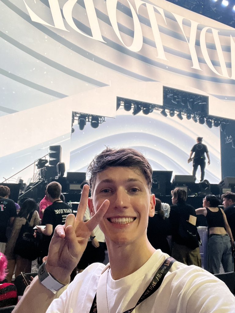OfficialBoaster's tweet photo. The Twice concert was amazing! I now know how it feels when the person on stage waves back🥹

Also, I briefly met Momo’s family and passed on a few boaster stickers to them😅 https://t.co/1YAVzNbHlH