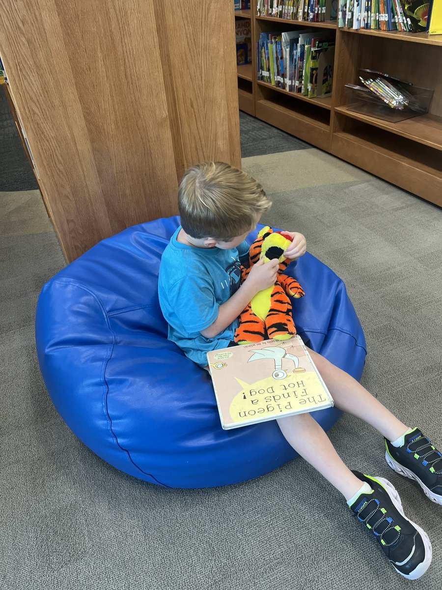 TiffLayne's tweet photo. Loving library day! @CLCEThunderbird #kindergarten #ccisdmoments https://t.co/HoWNCJOrxc