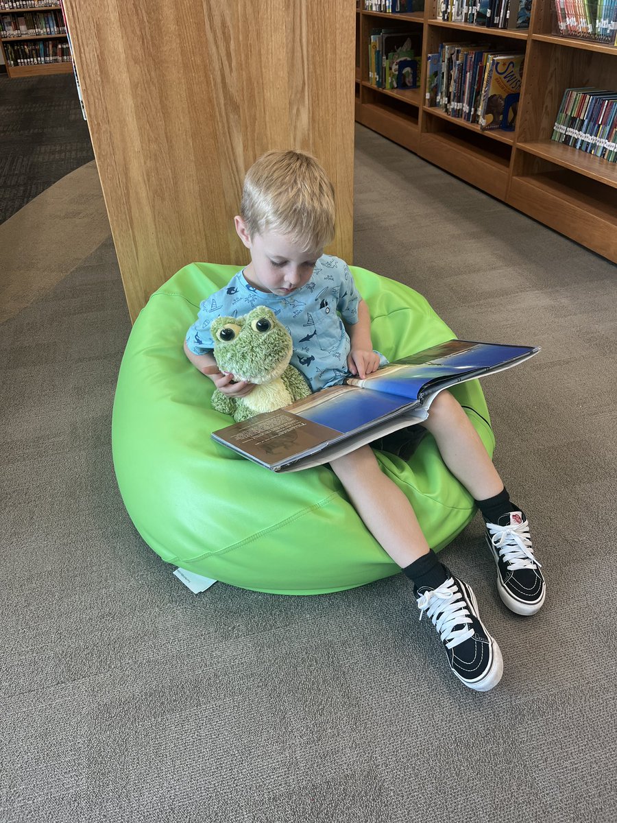 TiffLayne's tweet photo. Loving library day! @CLCEThunderbird #kindergarten #ccisdmoments https://t.co/HoWNCJOrxc