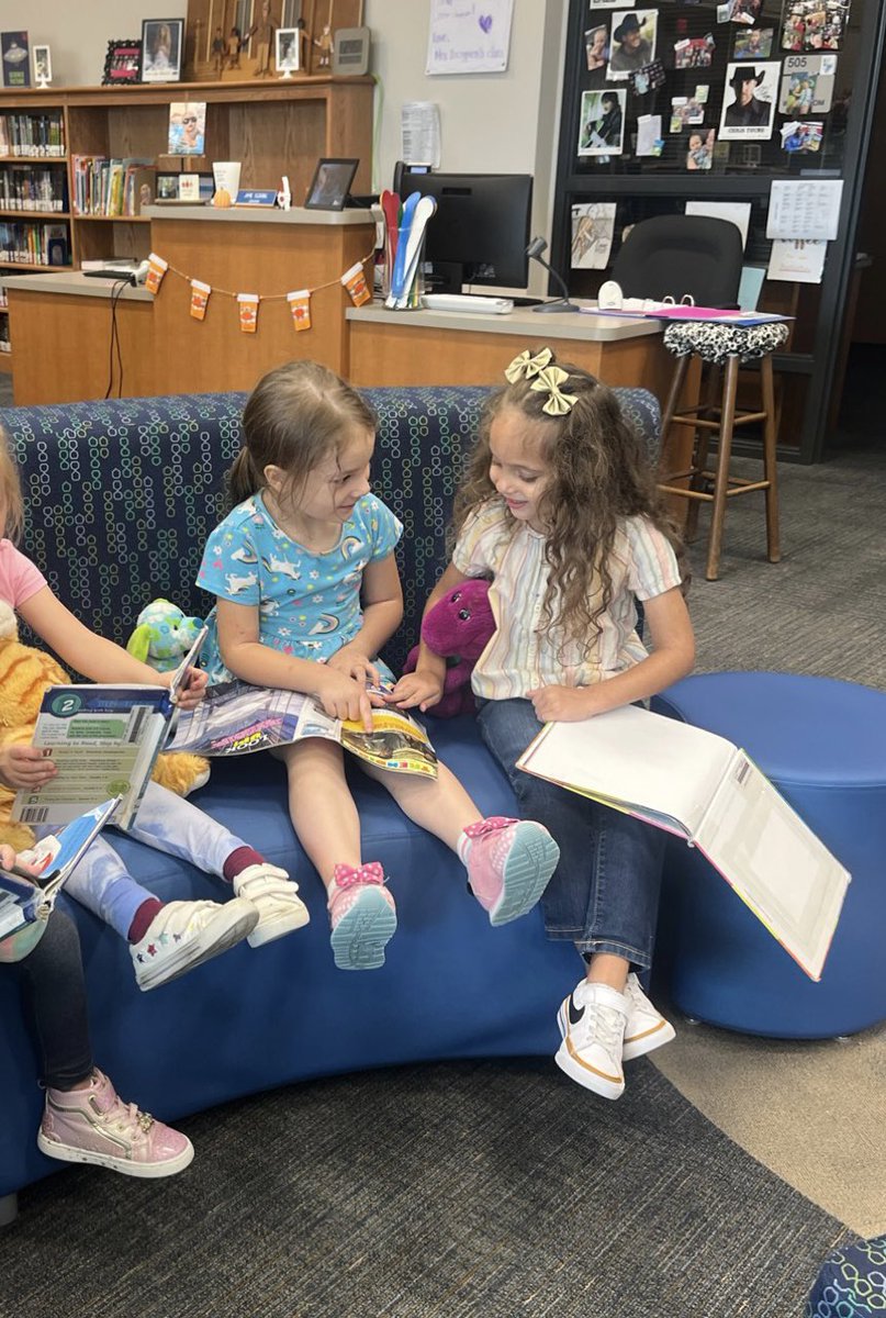 TiffLayne's tweet photo. Loving library day! @CLCEThunderbird #kindergarten #ccisdmoments https://t.co/HoWNCJOrxc