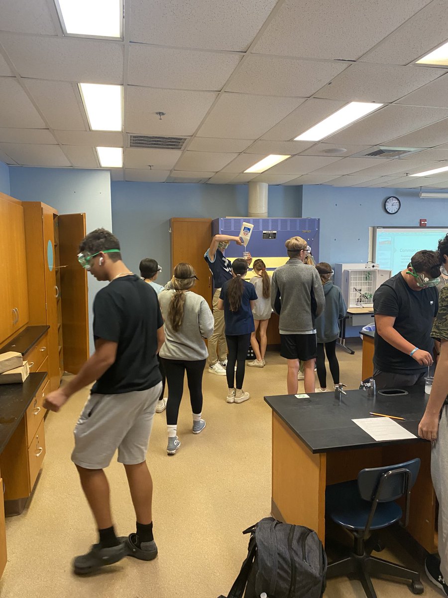 SRSeahawksaacps's tweet photo. Ms. Zheng has her classes engaged in a slime lab the first week of school. #engagedtolearn #wersr https://t.co/av62BBfDOm