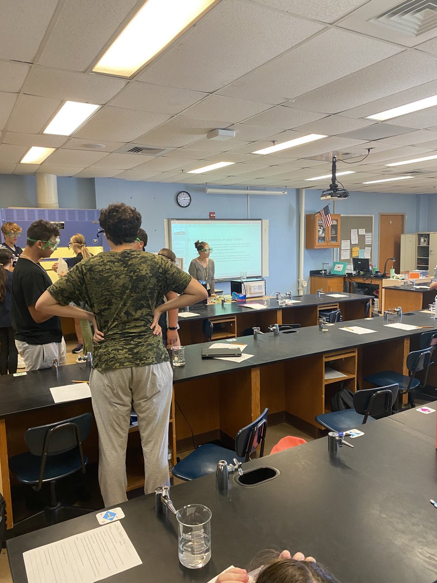 SRSeahawksaacps's tweet photo. Ms. Zheng has her classes engaged in a slime lab the first week of school. #engagedtolearn #wersr https://t.co/av62BBfDOm