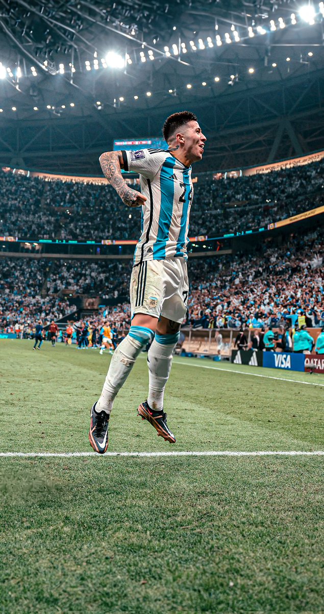 giraltpablo's tweet photo. 🤯Enzo Fernández hará su DEBUT por Eliminatorias y jugará su OCTAVO partido oficial con la Selección Argentina.

Si, nada más jugó SIETE partidos oficiales con la Albiceleste: todos los del Mundial de Qatar 2022.

Una locura lo de este chico 😳🇦🇷 https://t.co/w8lwzdYbQv
