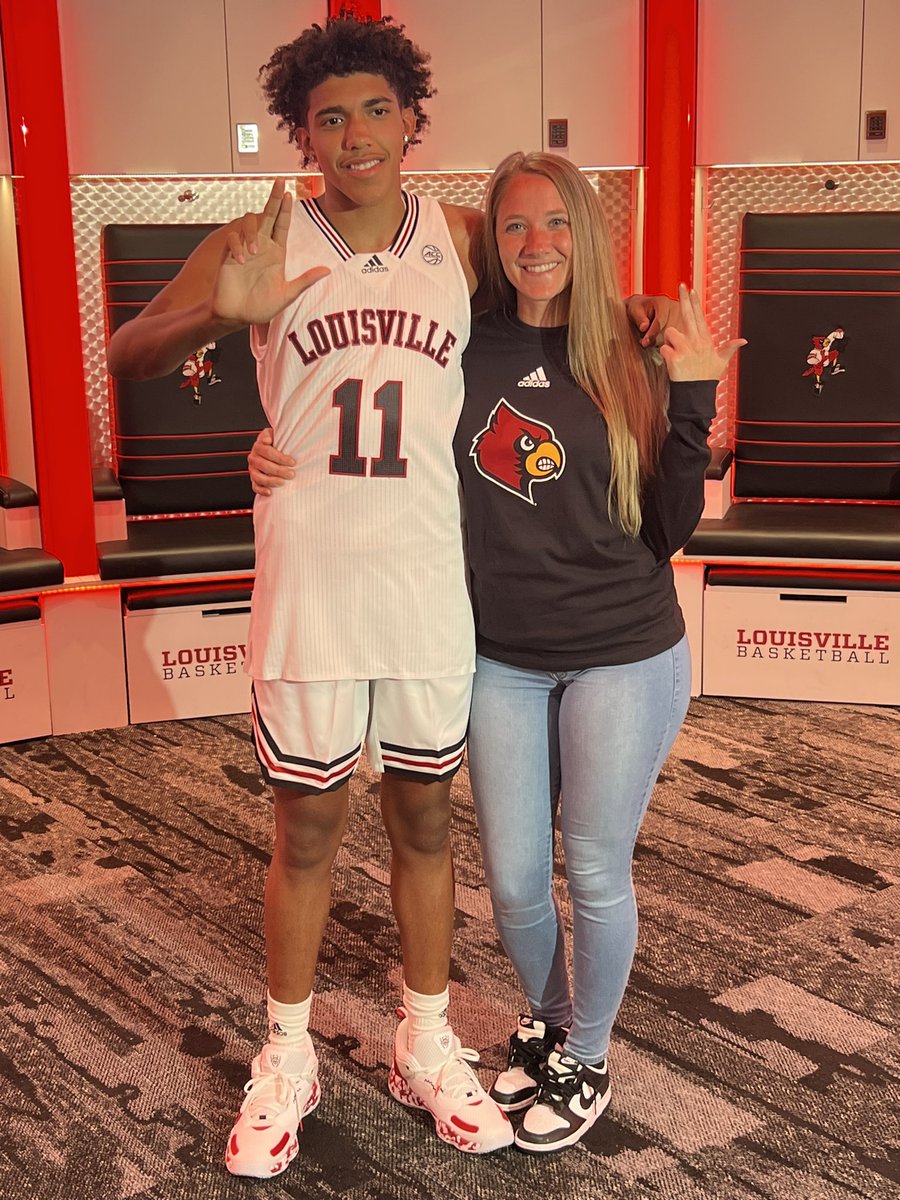 Taylen_0's tweet photo. Card nation what’s good???? L’s up 🔴⚪️⚫️ #notcommitted https://t.co/XY4rf9UZVL