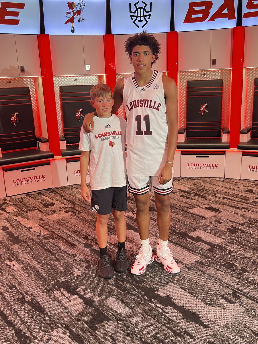 Taylen_0's tweet photo. Card nation what’s good???? L’s up 🔴⚪️⚫️ #notcommitted https://t.co/XY4rf9UZVL