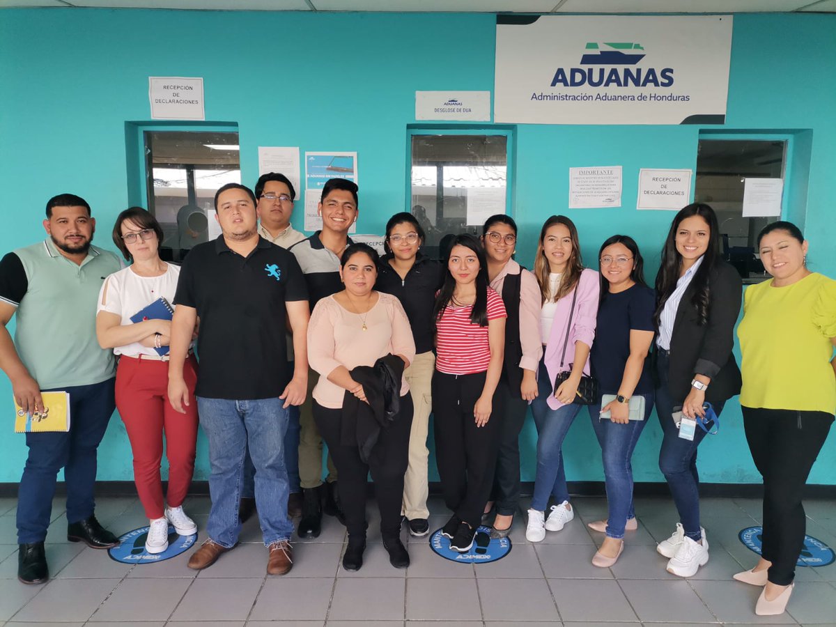 Ceutec_hn's tweet photo. Continúa la experiencia enriquecedora de nuestros estudiantes de la Licenciatura en Contaduría Pública y Finanzas de #CEUTECSPS en su viaje académico a Tegucigalpa, donde en su segundo día visitaron las oficinas de la Administración Aduanera de Honduras. https://t.co/gT9njnmySy