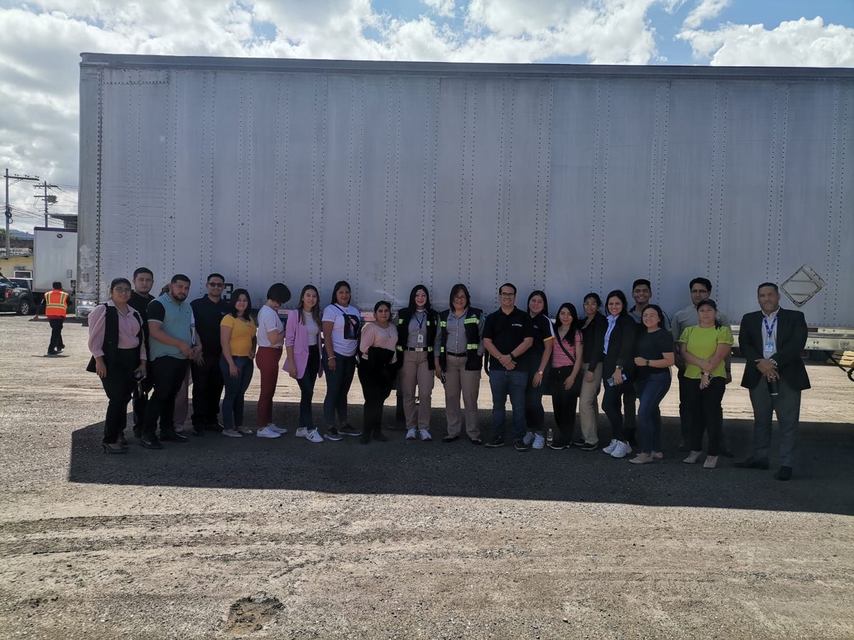 Ceutec_hn's tweet photo. Continúa la experiencia enriquecedora de nuestros estudiantes de la Licenciatura en Contaduría Pública y Finanzas de #CEUTECSPS en su viaje académico a Tegucigalpa, donde en su segundo día visitaron las oficinas de la Administración Aduanera de Honduras. https://t.co/gT9njnmySy