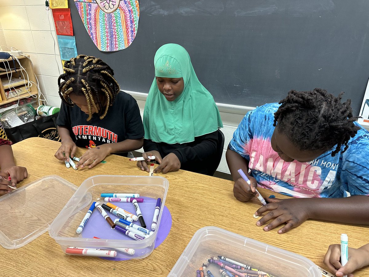 Mrsyoungcreates's tweet photo. My week A classes completed their popcicle sticks for our whole school project! Each friend wrote their name and added their favorite colors. Based the project off the beautiful book #yournameisasong by Jamilah Thompkins-Bigelow. @GutermuthES #artfulreading #art https://t.co/GABQwbP1MN