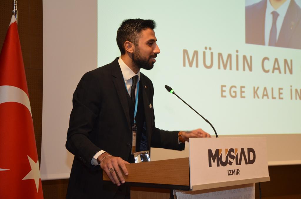 tugvaizmir's tweet photo. Çalışan Gençlik Koordinatörümüz Mümin Can Öztürk, MÜSİAD’ın düzenlediği  “Tanı, Tanıştır, Ticaret Yap” programına katılım gösterdi.

TÜGVA olarak gençlerin çalışma hayatını ve vizyoner bakış açısını önemsiyor, onların geleceği için çalışmalara devam ediyoruz. ⏳ https://t.co/3tm9jAQPcL