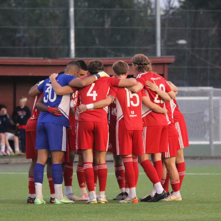 KarlbergsBK's tweet image. Nionde raka segern och fler segrar ska det bli! 

4-1 mot Viggbyholm sköt upp KB i delad serieledning 🔴⚪️

Vi ses på söndag hemma mot Arlanda ⚽️