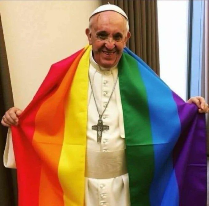 AHORA ENTIENDE POR QUE JAVIER MILEI LE DJO AL PAPA REPRESENTANTE DEL DIABLO EN LA TIERRA? Esto no es demostrar amor, esto es promover el pecado, apoyar el lo que Dios no aprueba y hablar mal de los valores y principios de los católicos. Ya no me representa.