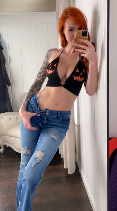 Rare sighting of me in jeans 👖👀 https://t.co/xb3yZfgPHc