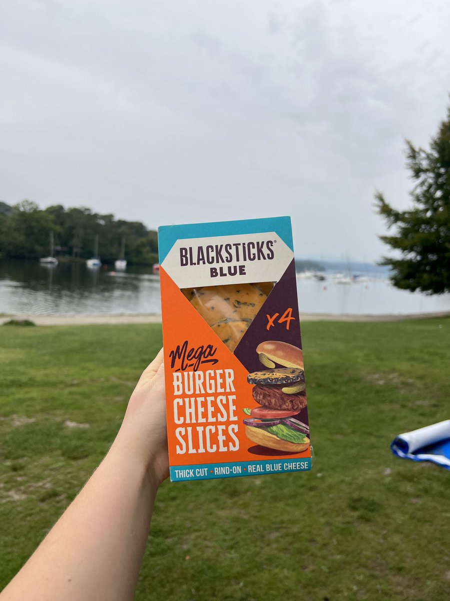 ButlersCheese's tweet photo. Summer isn’t over just yet 🍔

Now THAT’S burger cheese 🧀 

#BlacksticksBlue https://t.co/ZlUwXQQMh6