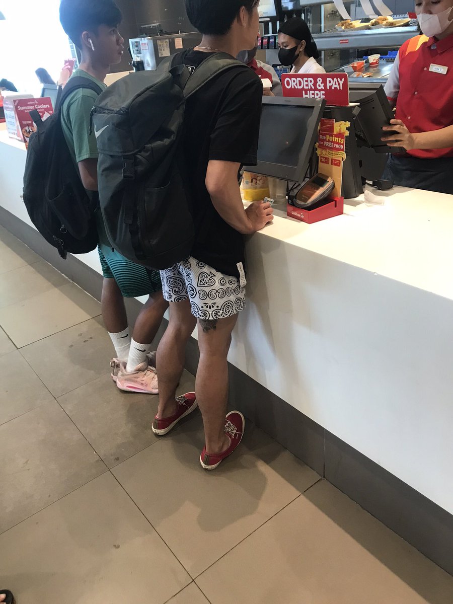 renzmol's tweet image. Remarkable saken tatts nya sa likod ng leg nya! Holy shit! Sarap talagaaaa! Hays! 🤤🤤🤤 hoping to see you soon balik ako ng ayala cloverleaf! Feeling ko kung kinausap kita May ganap! I feel you! #RandomGuy #Straight #Bagets #TattoedGuy