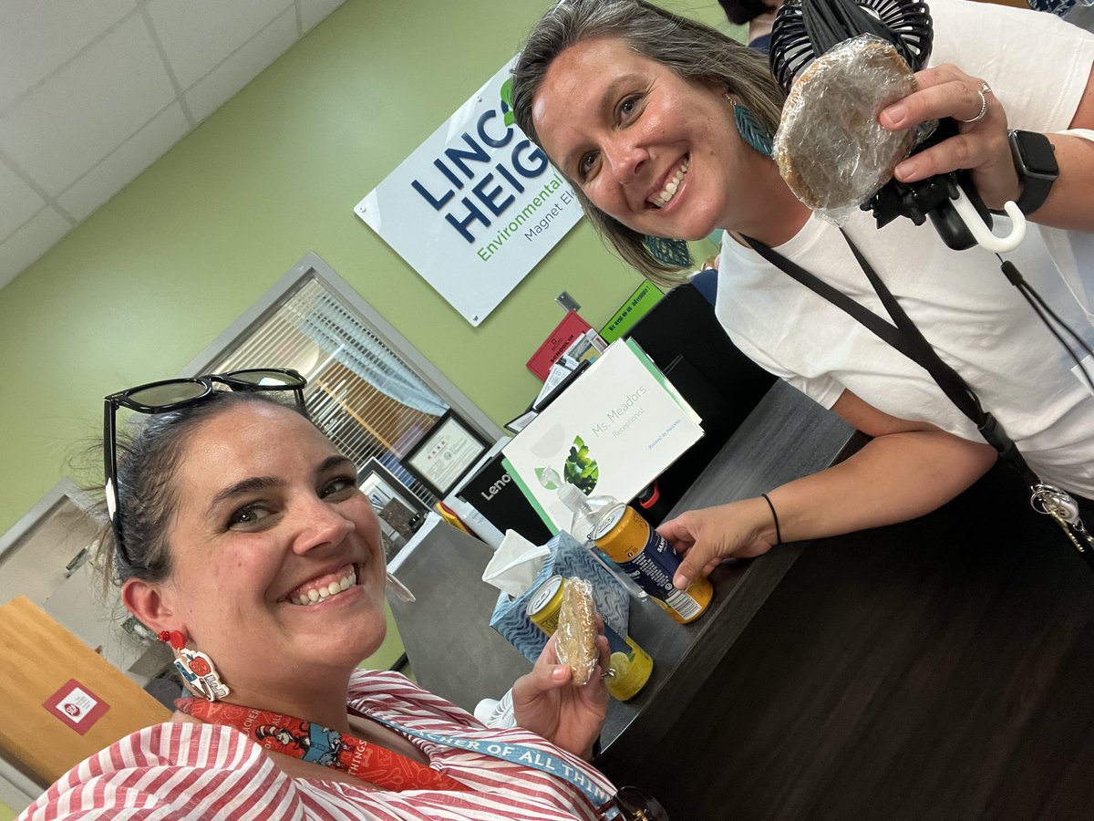 Thankful for parents like @DriscollDigest who bring us treats on these hot 🥵 carpool days @LHECMES #hotdays #carpool #treats #bestschoolever #bestparentsever
