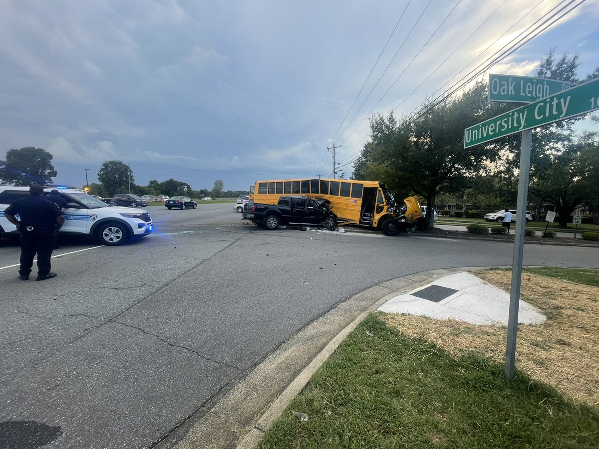 JonathanUpdates's tweet photo. BREAKING | @CharMeckSchools confirms 4 students on board this bus when it was T-boned by a pickup truck at Univ. City Blvd and Oak Leigh https://t.co/LaE3XPqyWj