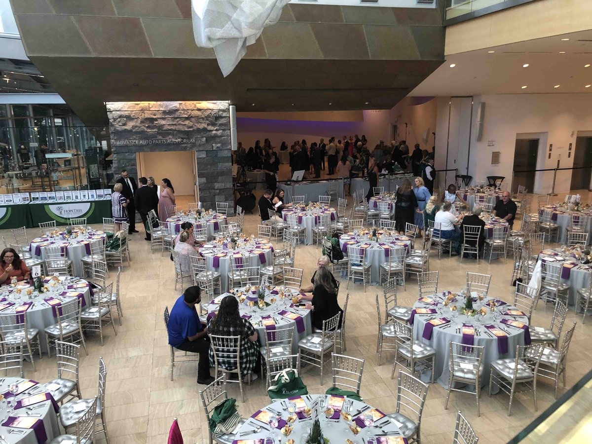 HopeTreeFS's tweet image. And we’re underway with our VIP Reception at tonight’s HopeGrows event!