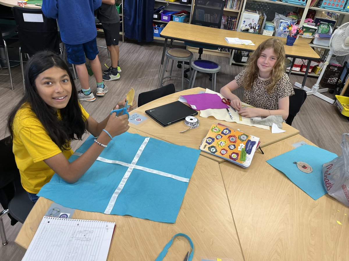 ElmwoodKreiling's tweet photo. #5PI using the habit #CreatingImaginingandInnovating to build their Habit of Mind banners! #elevate203 #elmwoodeagles #lovemystudents https://t.co/YHSqzuPfGU