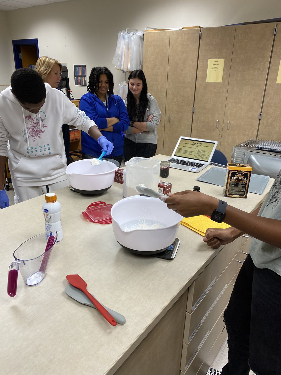 dmbeecher's tweet photo. Whew! What a day…Book &amp; Bake Club kicked off with a bang after school today in the @DCHS_hawks #SchooLibrary I love this club!! #DecaturProud https://t.co/Wjf5KQhTOx