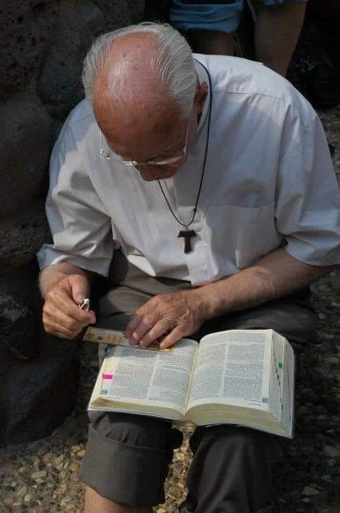 "Essa é a meta da nossa vida: sermos transformados pela Palavra! Que de tal maneira eu me deixe impregnar da Sua Palavra, me deixando possuir, possuir, possuir pela Palavra! Pra chegarmos naquele ponto: mas já não sou mais eu, é Cristo que vive em mim!" #setembro #mesdabiblia