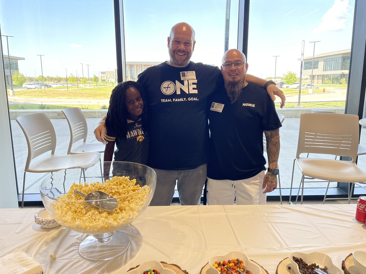 MichaelJungEDU's tweet photo. Enjoyed my time attending Popcorn with the Principal @ JMS! Kudos to Principal Purl and her team for putting on this great event to engage parents.

s/o to Mustang Creek Community Church for their sponsorship &amp; support!

@forneyisd @justinwterry @NFHS_TrueNorth #FutureFalcons https://t.co/7hS6jcttWV