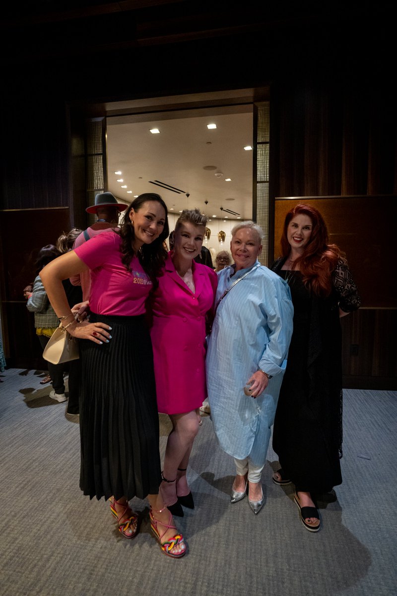 We’re still not over it! Our Head of Marketing, Amy Pye, attended the WomanUP!® event during @InmanConnect in Vegas last month.

Kudos to Sara Sutachan and Debra Trappen for making the event one for the books! 

Shout out to Sherry Chris, who also joined us.

#InmanConnectVegas