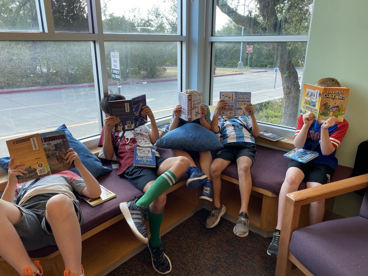 We love great books and great friends at the Baldwin Elementary Library! ⁦@BaldwinBobcats⁩ ⁦@BaldwinReads⁩ ⁦#Readers4Life #RoadToSuccess
