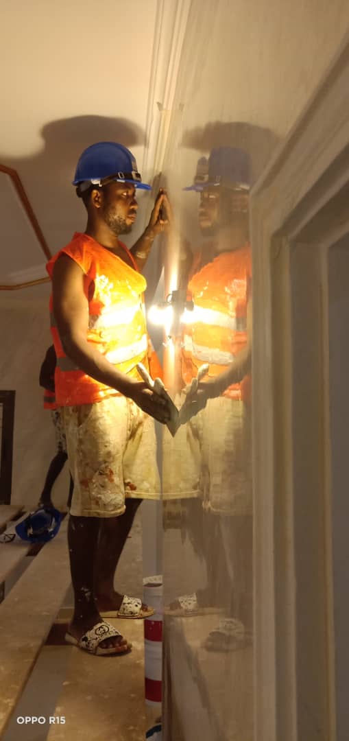 Contacter votre agence de proximité Menest service au 065888151/062320255